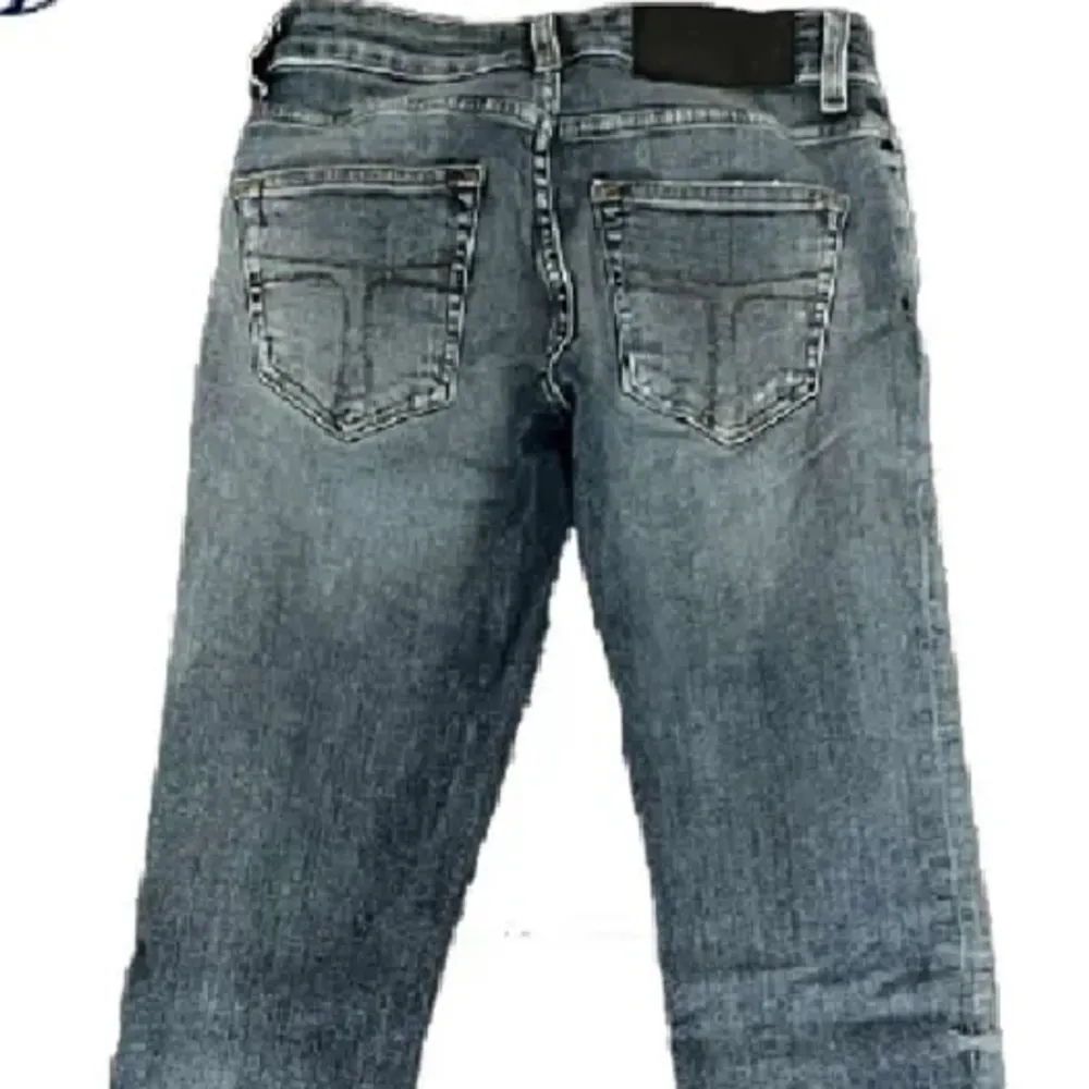 Säljer nu mina jättefina tiger of Sweden jeans i jättebra skick skriv om du har någon fråga. Jeans & Byxor.