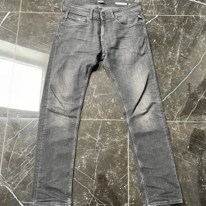 Replay jeans - Tja😃, nu säljer jag ett par replay jeans som då inte kommer till användning längre. Men som fortfarande är i topp skick!