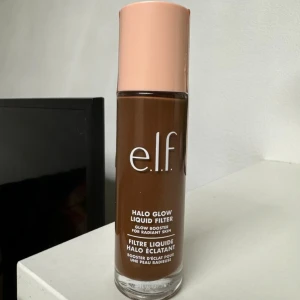 e.l.f Halo glow liquid filter 8.5 Rich riche - Helt Oöppnad, fick fel färg. 
