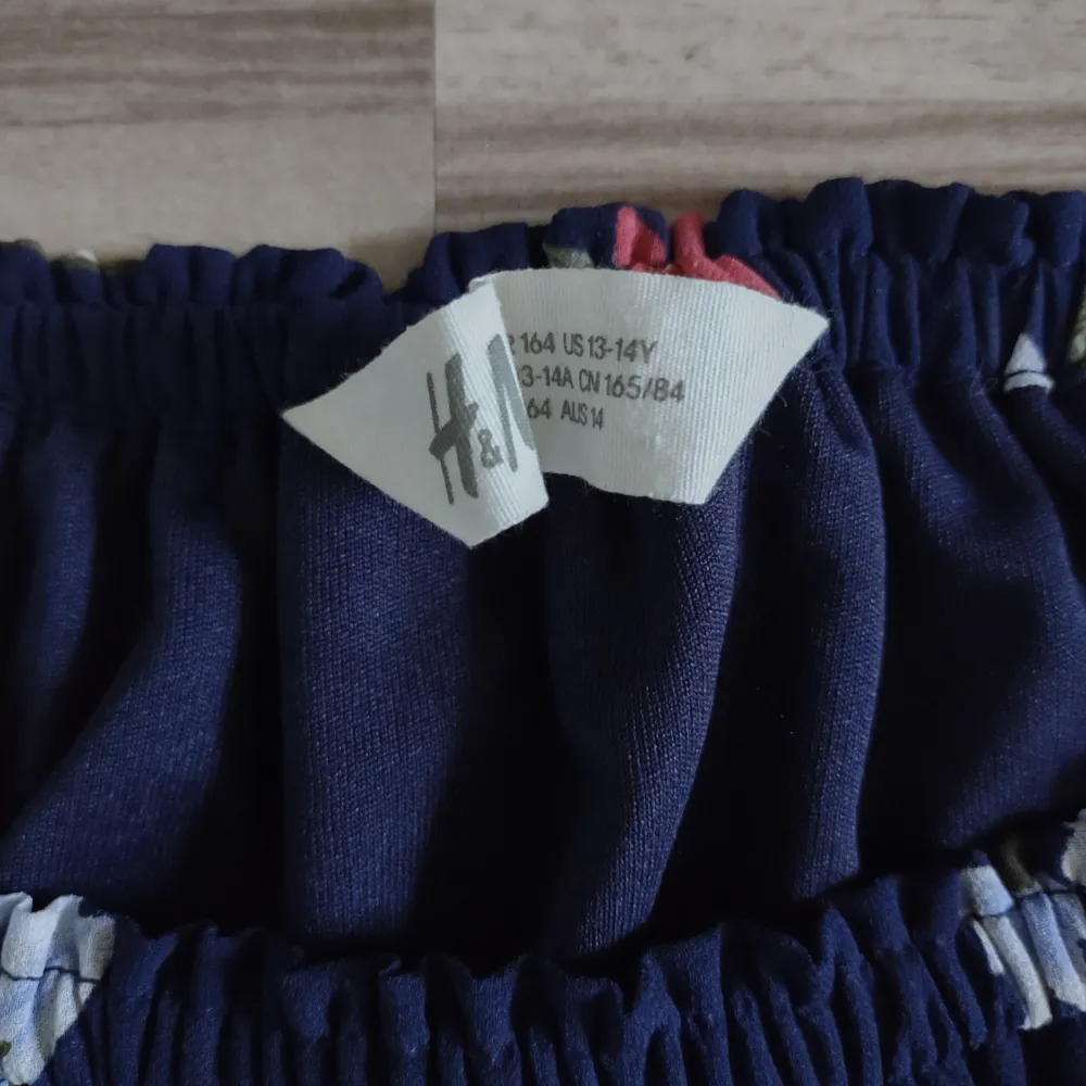 En jättegullig blå tröja i storlek 164 ❤️ Om du köper flera plagg då kan du få ett paketpris på kläderna ❤️. Blusar.