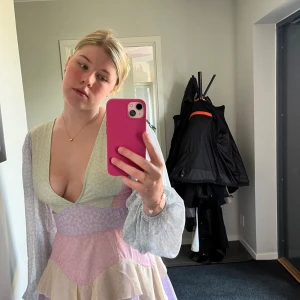 Lojsan x NAKD - Säljer min älskade klänning som jag verkligen tycker är jättefin… men den har blivit aningen för liten för mig nu.  