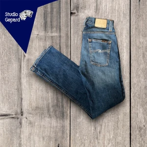 Nudie jeans Grim Tim - Nudie jeans Grim Tim | Skick: 7/10 | Strl W29 L32 | Vårt pris 399 kr | Hör av dig om du undrar någonting!