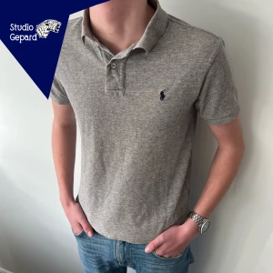 FET RALPH LAUREN PIKE  - Polo Ralph lauren piké | Skick: 8/10 | Strl Xs | Pris 249kr | Modellen är 180cm lång | Hör gärna av dig vid frågor eller funderingar! 