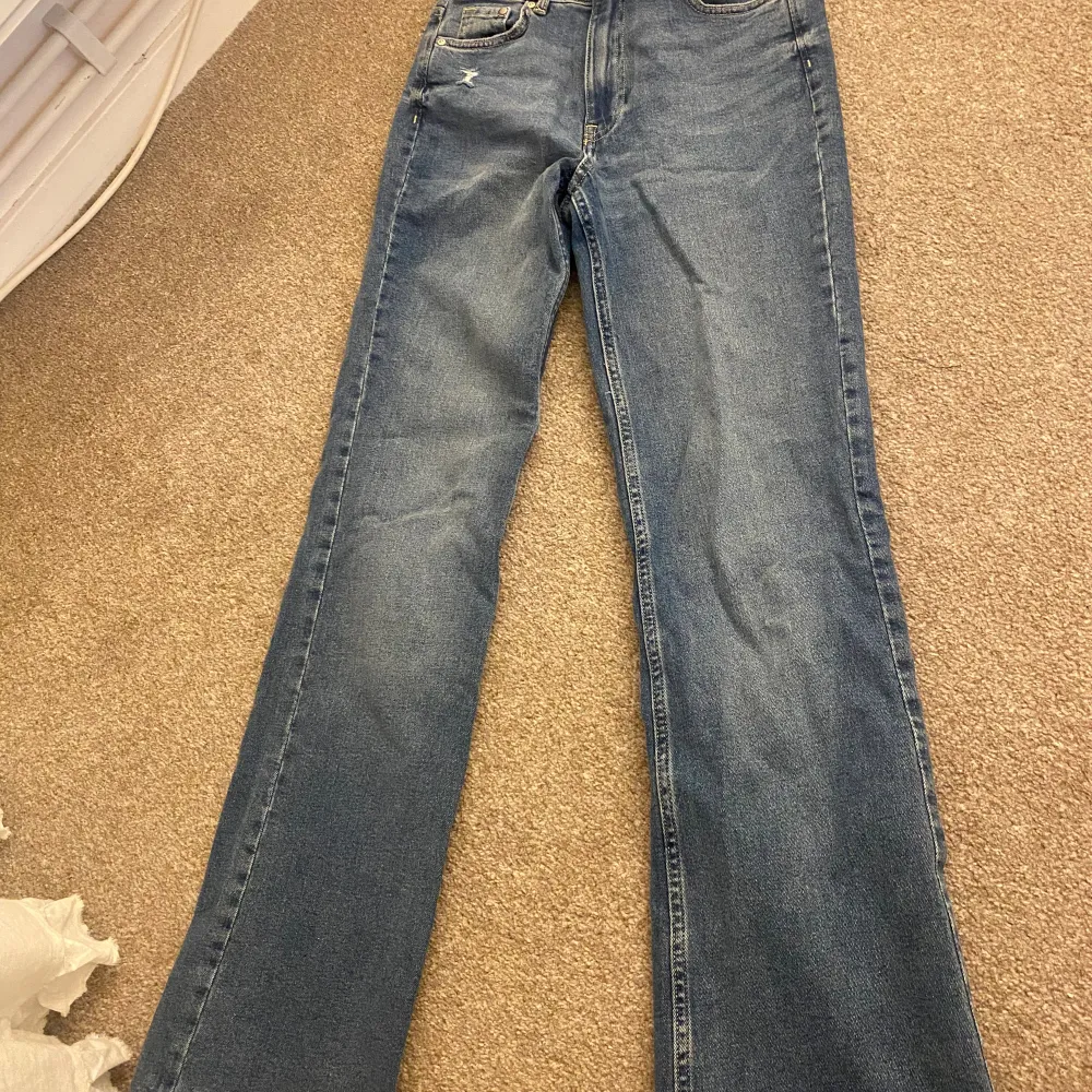 Helt nya jeans, oanvända. Mycket bra skick.  Kosta 400 från början. . Jeans & Byxor.