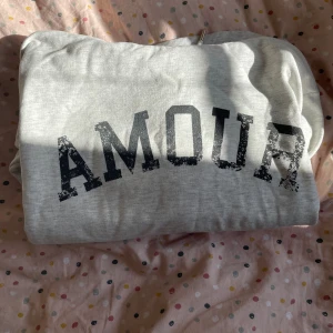 Gina hoddie  - Andvänd fåtal gånger 