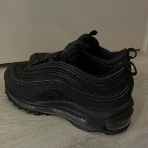 Nike Air Max 97 - Använda fåtal gånger, som nya Storlek 38,5 Nypris ligger på över 1500kr