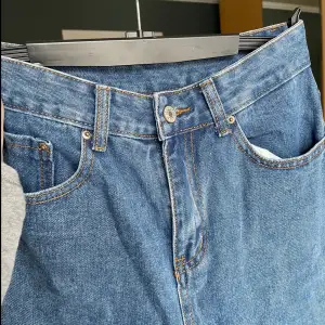 Ett par snygga jeans som är i jättebra skick! De är i storlek 36  Säljer pga passade inte mig!