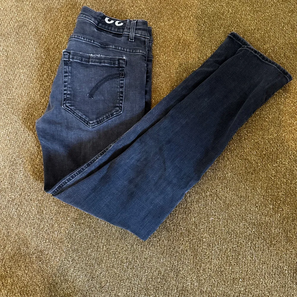 Säljer nu dessa feta dondup jeans i storlek W32 i modell George. Jätte bra skick! Säljer pga att de inte kommer till användning.. Jeans & Byxor.