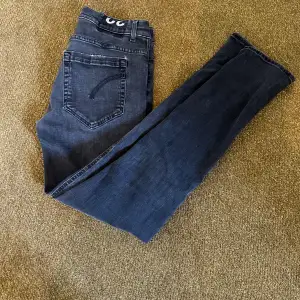 Säljer nu dessa feta dondup jeans i storlek W32 i modell George. Jätte bra skick! Säljer pga att de inte kommer till användning.