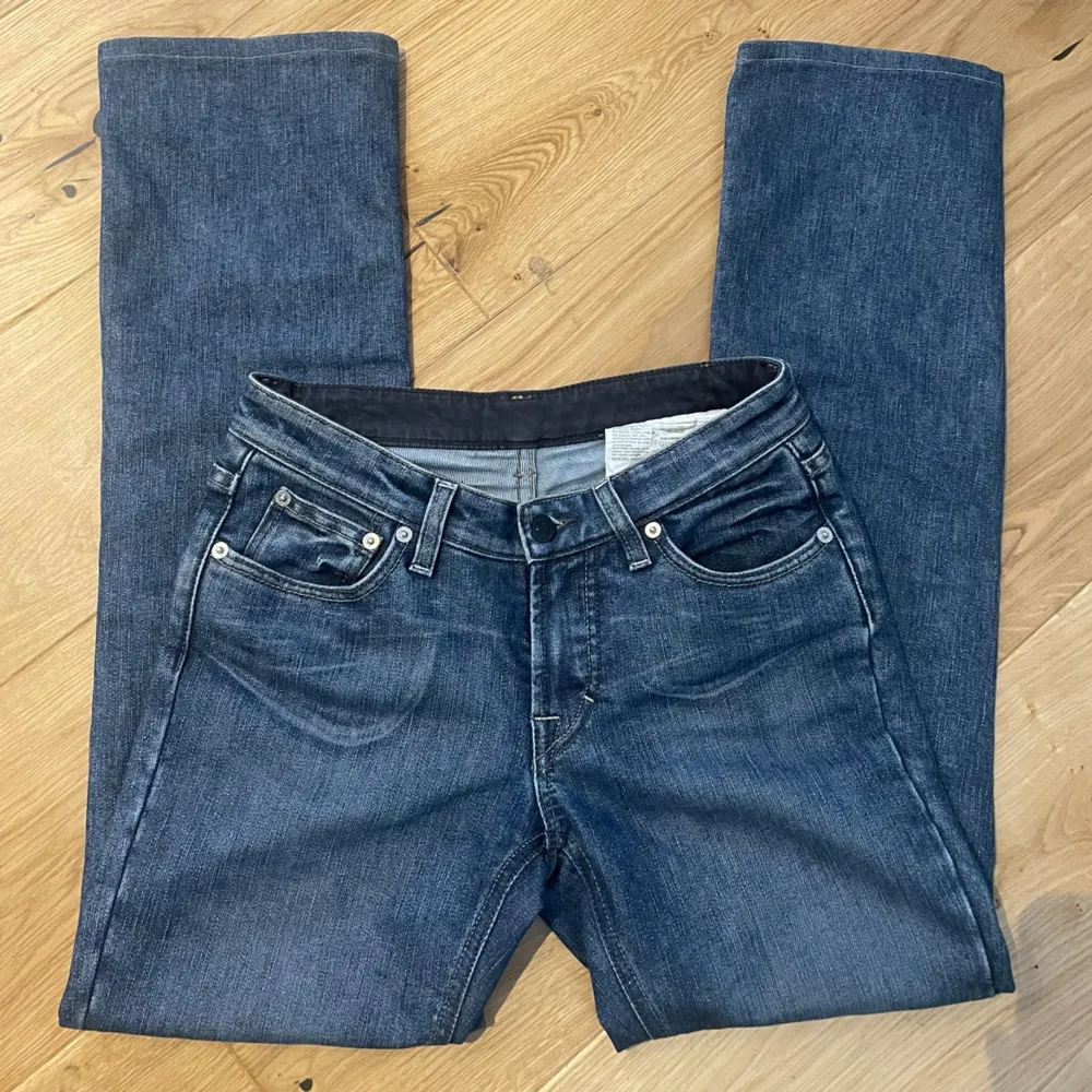 Skit snygga lågmidjade jeans från Filippa K. Endast testad då dom är för små för mig. Inga defekter 💗. Jeans & Byxor.