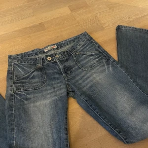  Low waist bootcut jeans - Jätte snygga low waist bootcut jeans