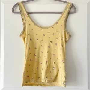 Topp Monki - Somrigt Linne!