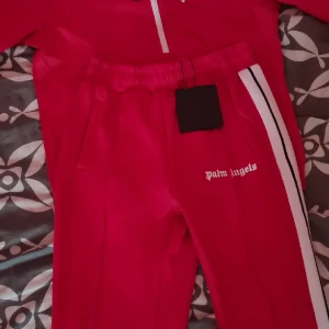 Palm angeles tracksuit  - Säljer en Palm angeles tracksuit helt ny 