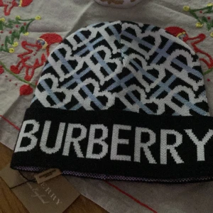 Mössa - Aldrig andvänd, säljer för att jag aldrig andvänder