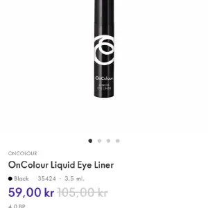 Denna eyeliner gör det enkelt att måla tunna och svarta linjer med precision och och vattenbaserade gelen ger en len och jämn applicering.  Riktigt bra eyeliner, nu på REA.  Frakt: Gratis 