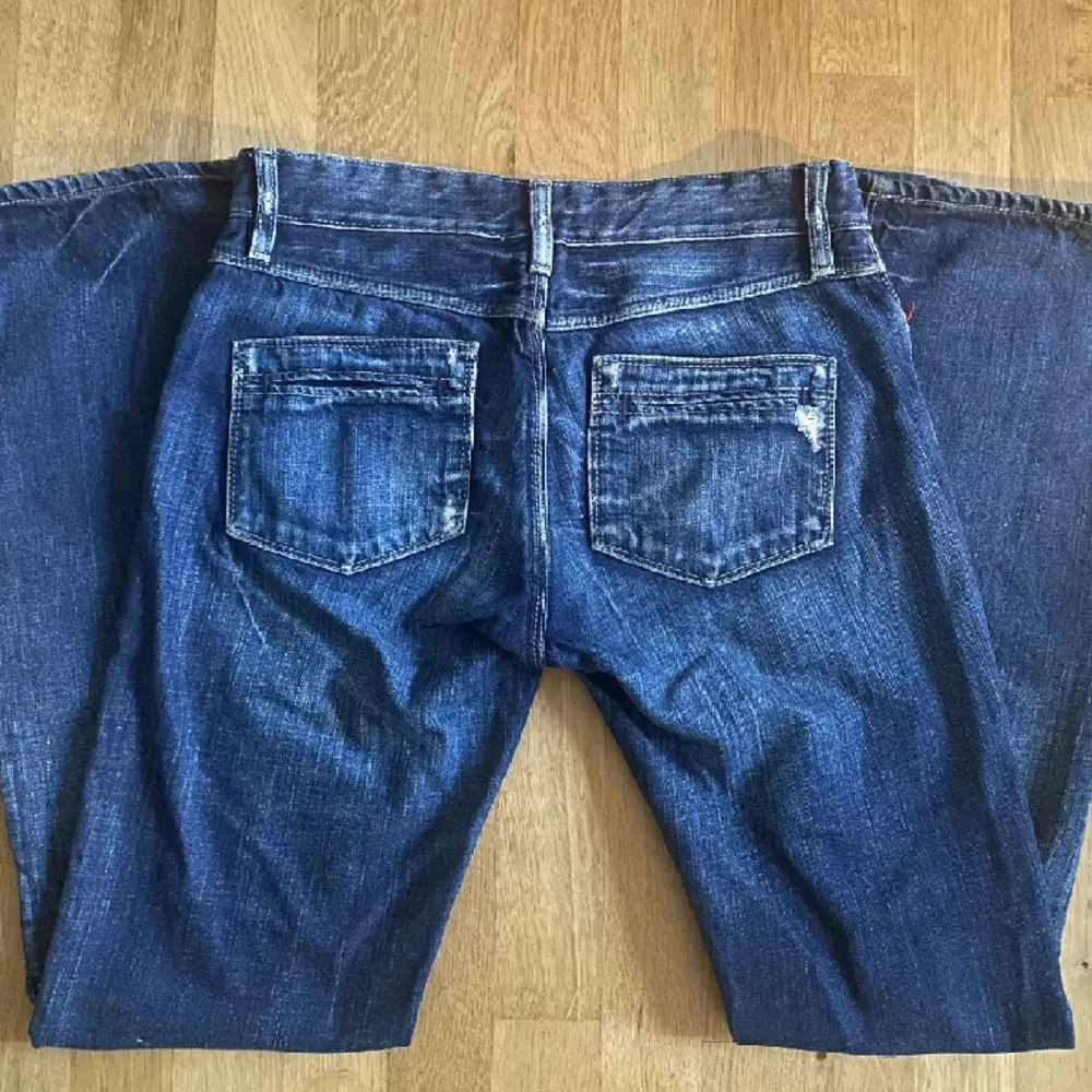 Lowwaist jeans!! Jätte fina och unika med rött i framfickorna. Jeans & Byxor.