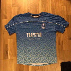 Trapstar t-shirt - Köpt: Fått Skick: 10/10 Skador: Inga 