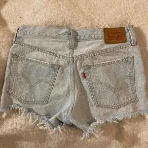 Levis shorts  - Ljusa Levis shorts i fint skick💕