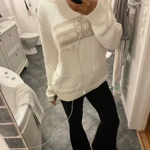 Lexington tröja oanvänd - Säljer denna lexington tröjan som är helt oanvänd, den är i kill modell men passar tjejer jätte bra med🥰