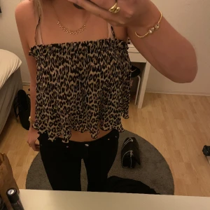 Leopardmönstrad linne - Sötaste linnet!!!❤️‍🔥❤️‍🔥❤️‍🔥går att justera banden!