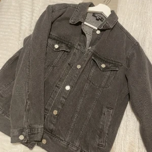 JEANS JACKA🩷 - Super fin jeans jacka perfekt till sommaren och våren😍