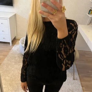 Spetströja - Söt spetströja, nyskick💕