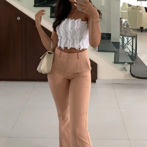 Topp - Vit festlig topp som är i nyskick, passar xs och s❤️