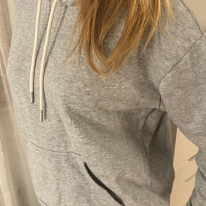Grå hoodie - Mycket bra skick 💕