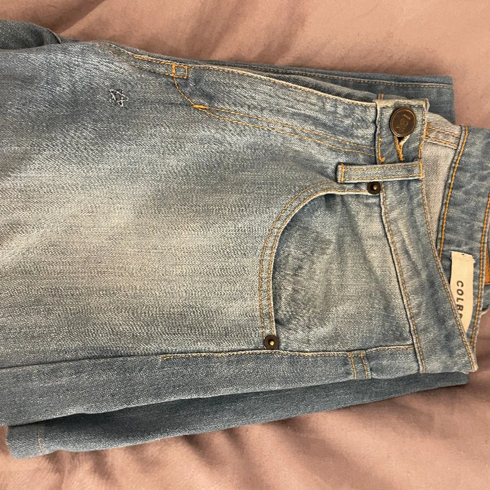 Uuugh!! Säljer mina absoluta favoritjeans som tyvärr blivit för små för mig nu, stl 26/32. Märket är Colbert ett märke som tyvärr inte säljs längre. Jeans & Byxor.