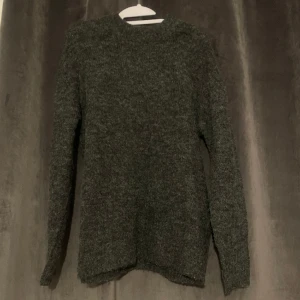 Stickat trlja - Från lager 157 i storleken xs