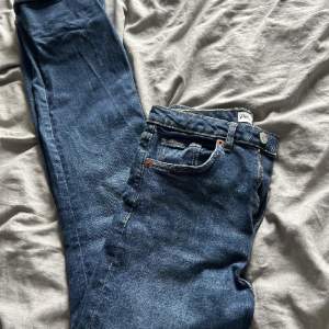 Fina Jeans från zara i storlek 38 men små i storleken 