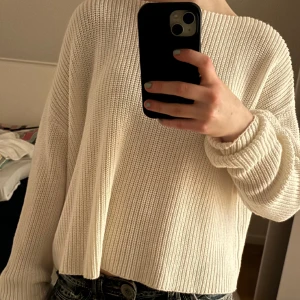 Vit stickad tröja - Vit stickad tröja från NA-KD🤍Kontakta vid intresse💕🙏