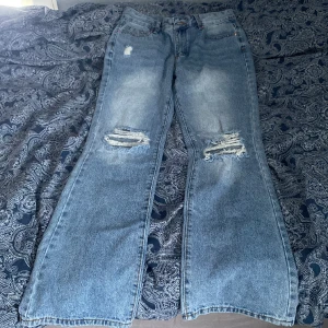 SHEIN byxor i stolek S  - Det är ett par SHEIN byxor i stolek S som är helt nya säljer dem då det är förstöra för mig.  Nypris 270kr  Säljer nu för 220kr  + frakt  Betala via swisha hält 