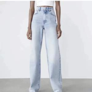 Ljusblå jeans från zara i nyskick. Pris kan diskuteras💗 skriv för fler bilder