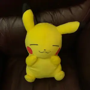 Pikachu gosedjur vunnit från cranegames i Japan Har flera från pokemon kan skicka vid intresse 😊