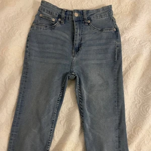 Jeans storlek S - Jeans för storlek S inte mycket använda och mest legat i garderoben. 