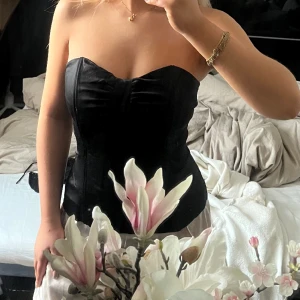 Korsett  - Snygg korsett topp som sitter jättefint. 