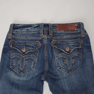 rock revival jeans - använd köp nu! midja:80 innerben:86😽