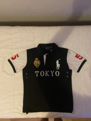 Tokyo ralph Lauren piké  - Ett helt ny Ralph lauren piké med storlek M, om du har några frågor så smsa mig!