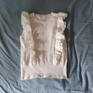 Sommrig tröja - Skit snyg tröja från lindex som jag nöstan aldrig använt💕