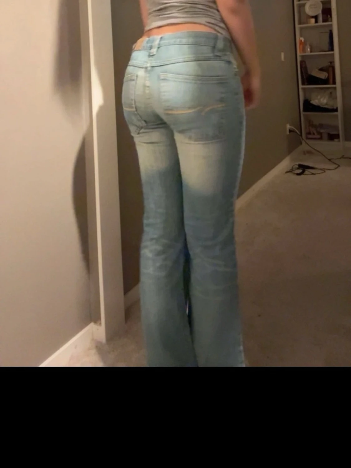 Bootcut ljusblå jeans med slitningar - 2