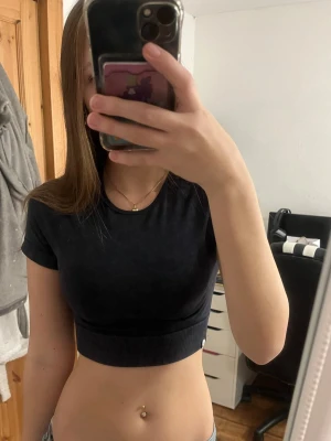 Helt ny träningstopp - Aldrig använd!! från cc i storlek M men skulle säga xs eller s istället!! 