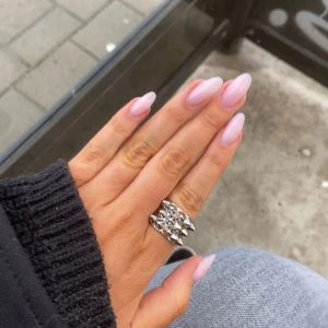 Edblad Ring - Jag säljer min edblad ring, köpte den men ångrade mig, den är i använt men bra skick, storlek 17.5 