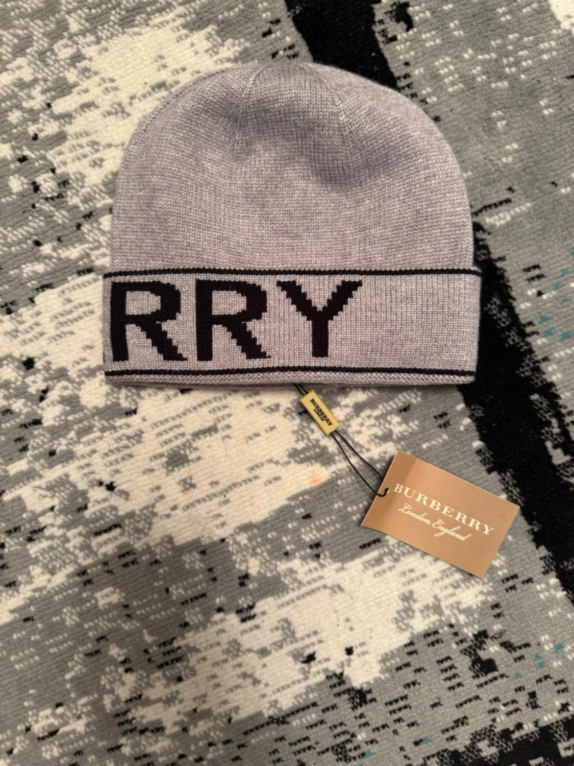 Burberry mössa  - 1