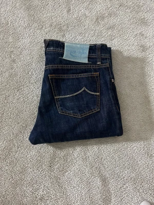 Jacob Cohen jeans - Säljer dessa otroligt feta Jacob Cohen jeans i 8,5/10 skick modell 688 (den populäraste). Storlek: W32 fits storlek 31 och 32 Pris är diskuterbart ✅ Bara att höra av dig vid frågor! 5/5 reviews här på Plick ⭐ Fraktar samma dag 📦
