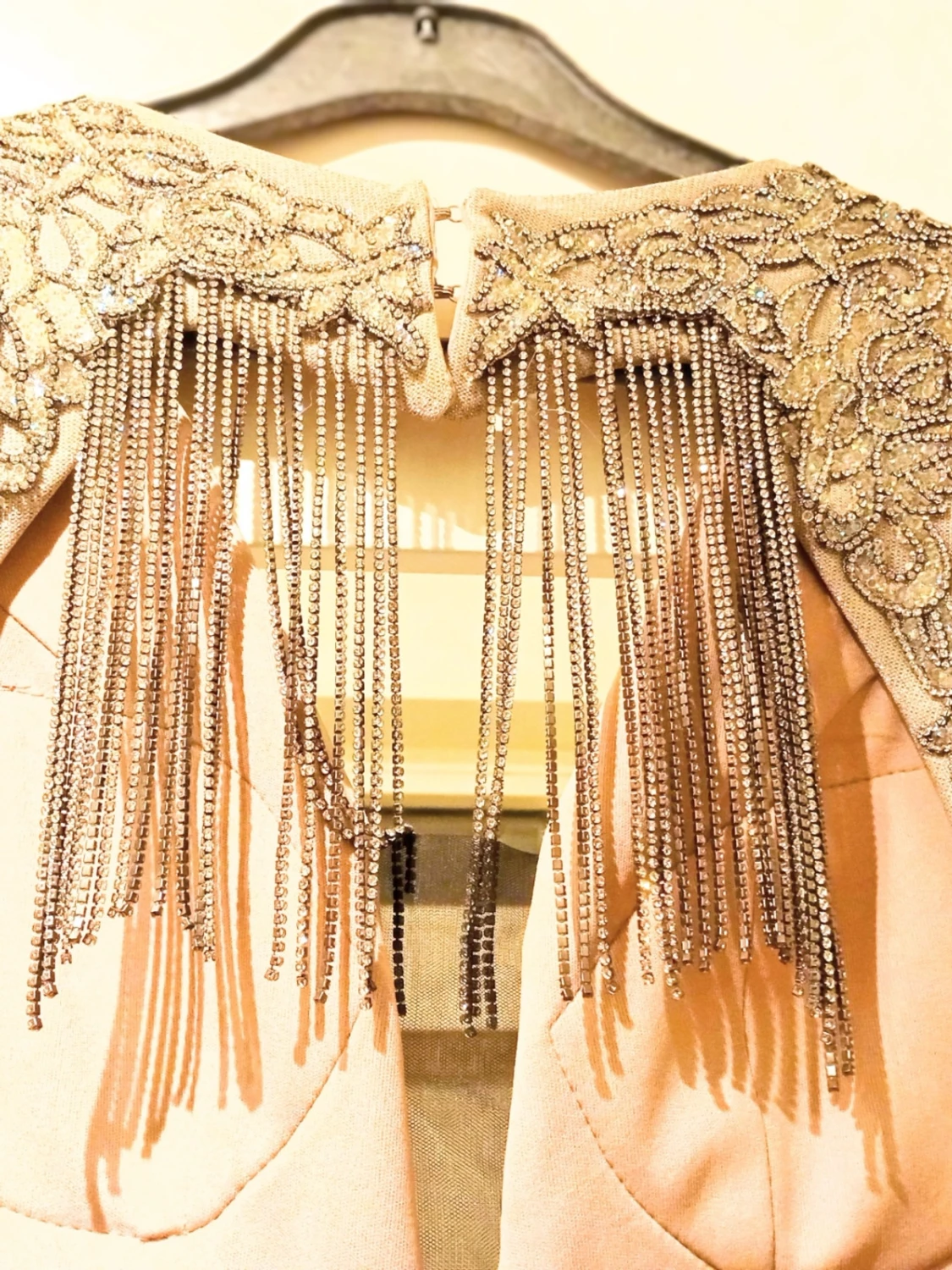 Champagnefärgad långklänning med pärlor - 2