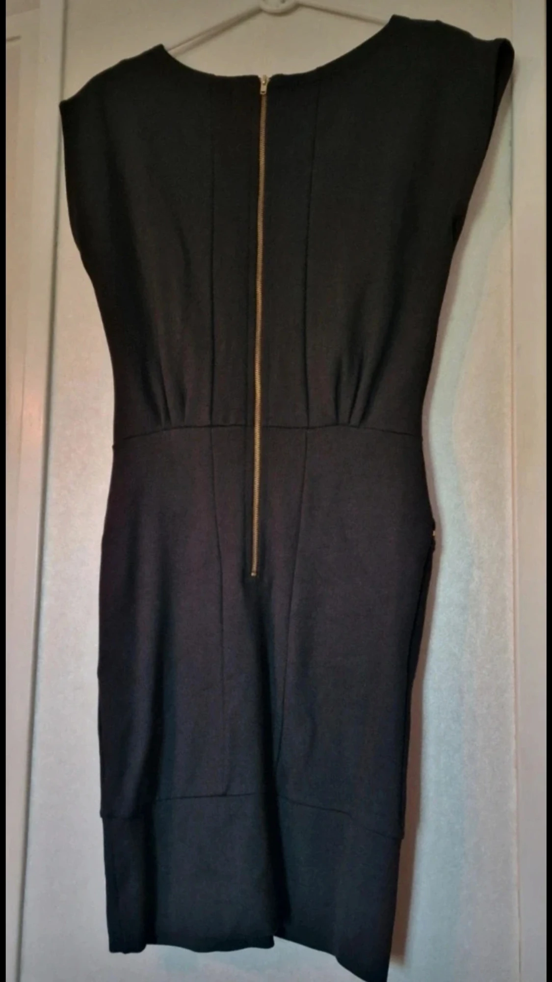 Svart kort klänning med dragkedja - 1