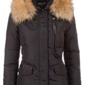 Hollies vinter jacka dam - Denna vinterjacka från Hollies är perfekt för att hålla dig varm och stilig under de kallare månaderna. Den är i en väldigt bra skick inga hål eller märken på jackan. Köpte den för 4.500kr.