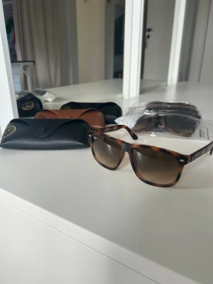 Rayban boyfriend  - Säljer dessa helt nya glasögon, perfekta året runt. Hör av dig vid minsta fundering!☺️ 