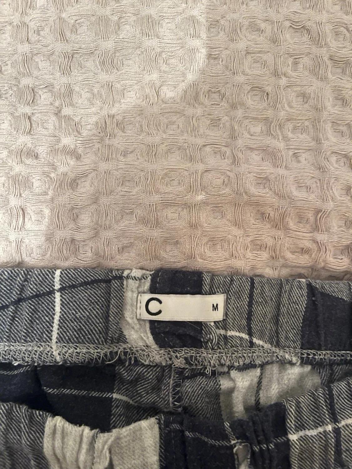 Svarta, grå- och vitrutiga mjukisbyxor - 2